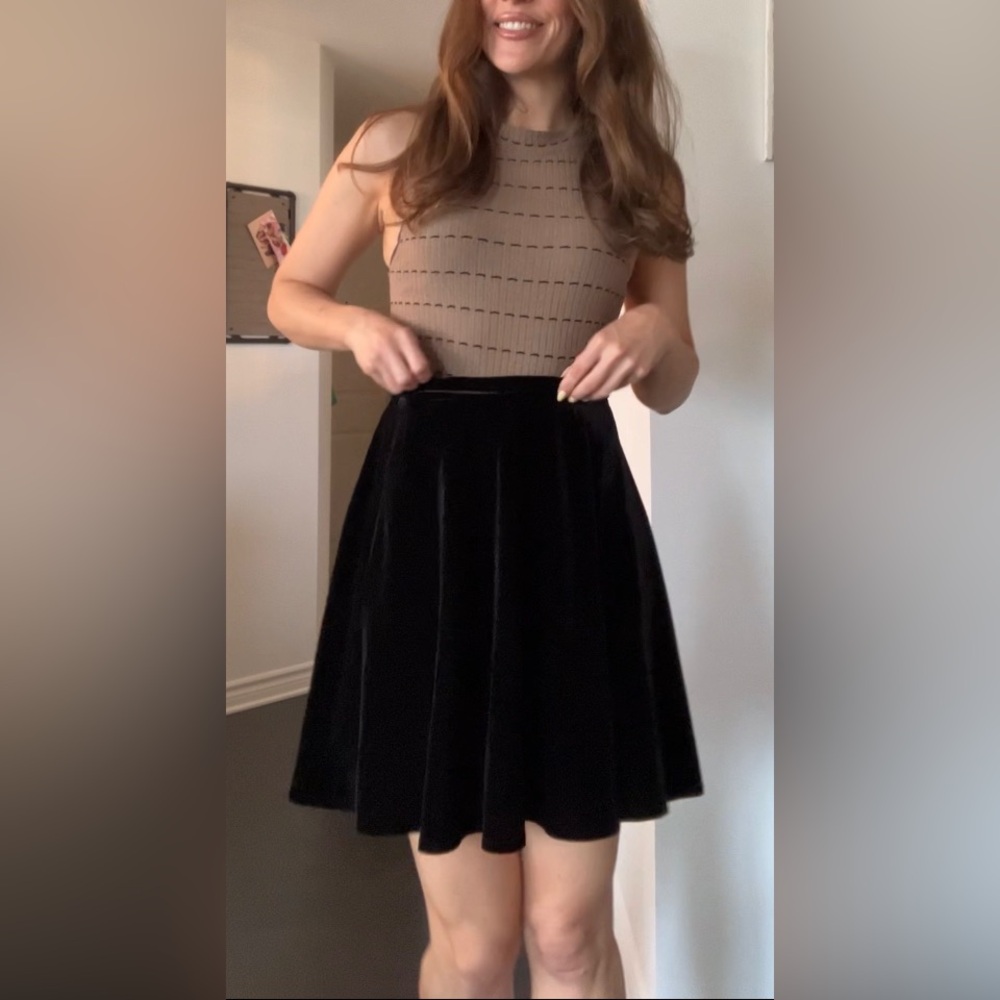 Velvet black circle skirt - Picture 8 of 9